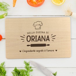 Tagliere personalizzato in cucina con amore