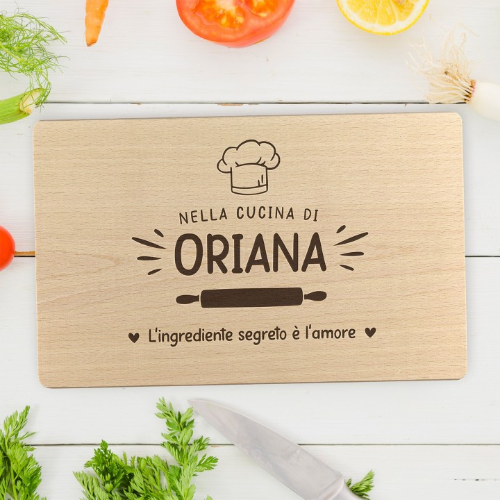 Tagliere personalizzato in cucina con amore