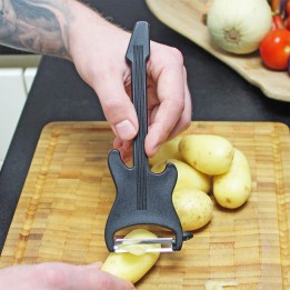 Chitarra Pelapatate