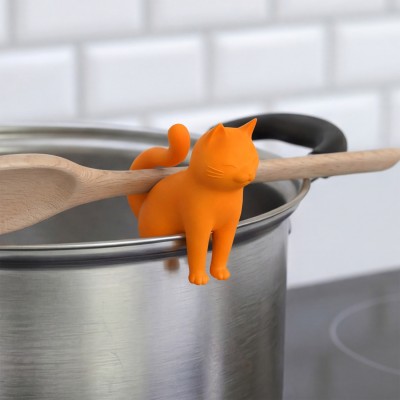 Gatto solleva coperchi