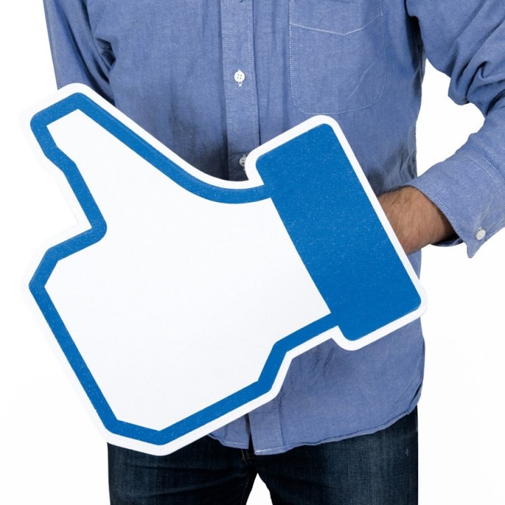 Mano Gigante "Mi Piace" Facebook