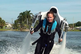 JetLev Flyer, il jetpack alimentato ad acqua JetLev Flyer