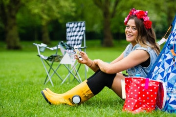 BloomBoots, gli stivali antipioggia con altoparlante