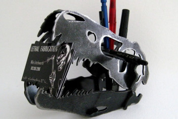 T-Rex di metallo portapenne