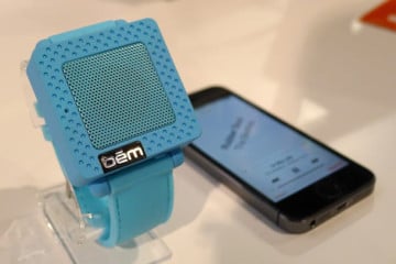 bem, lo speaker da polso