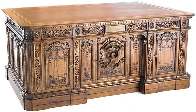 replica-della-scrivania-del-presidente-usa-1