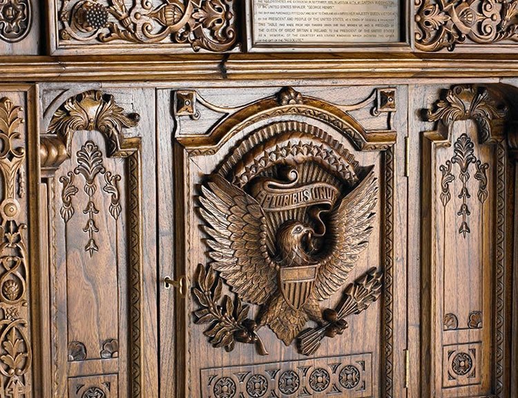 replica-della-scrivania-del-presidente-usa-3