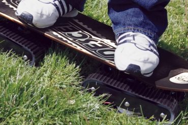 Skateboard cingolato