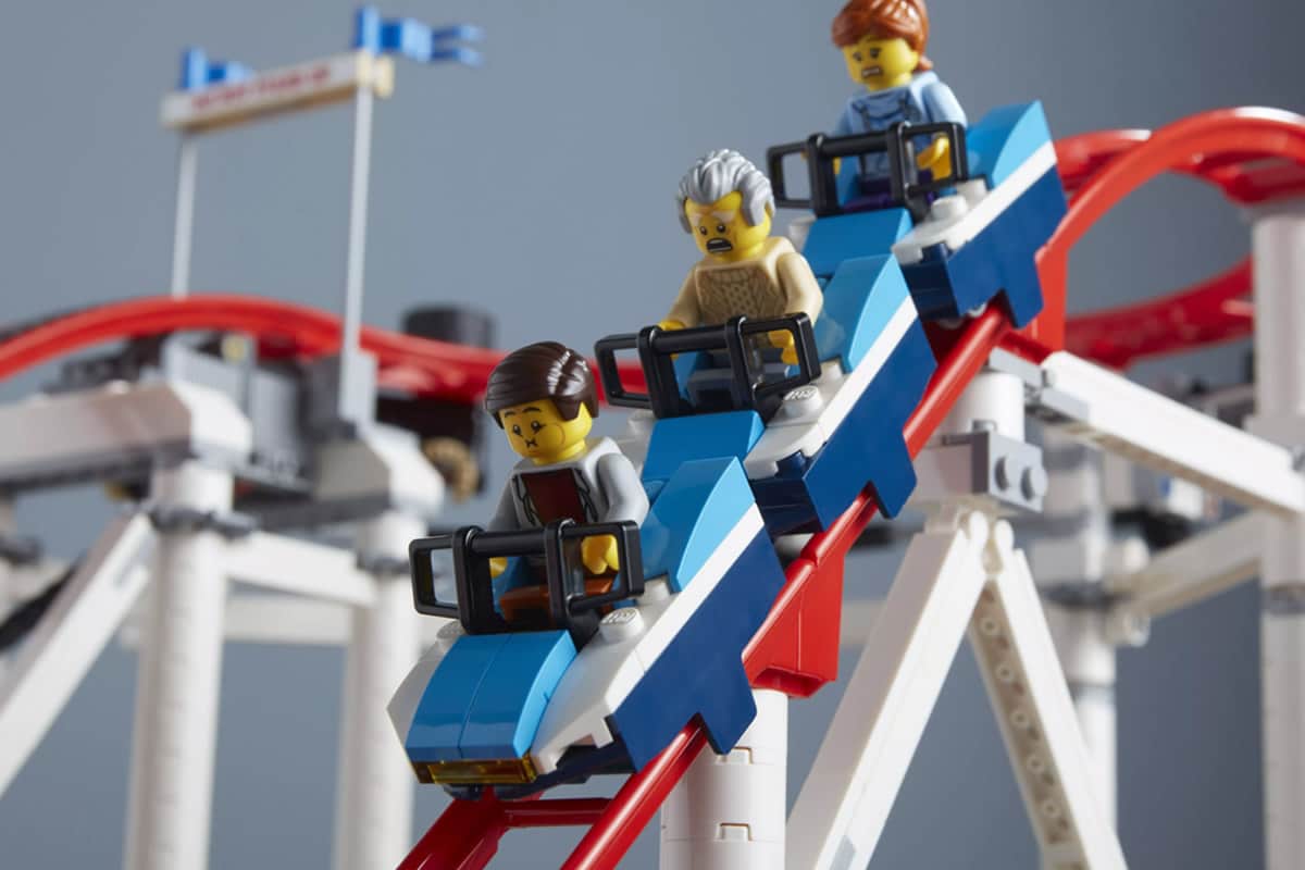 lego-roller-coaster-10261-1