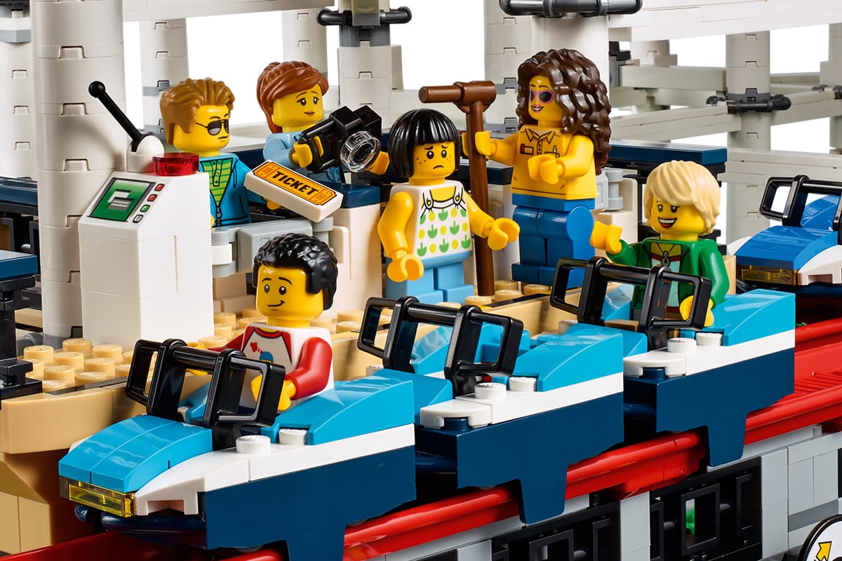 lego-roller-coaster-10261-2