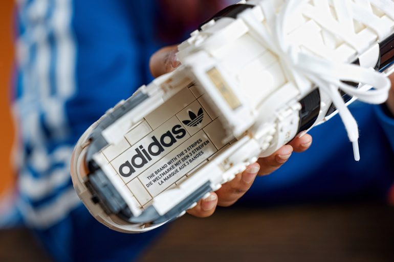 Scarpa LEGO Adidas Superstar (soletta con logo)