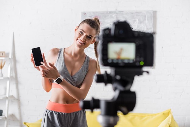 Ragazza su set fotografico (Depositphotos)