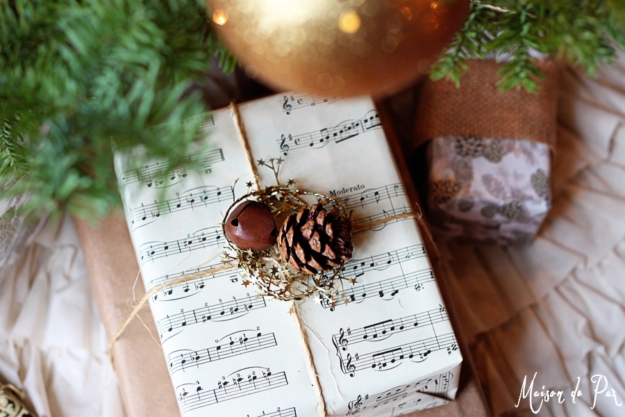 Pacco regalo con spartito musicale