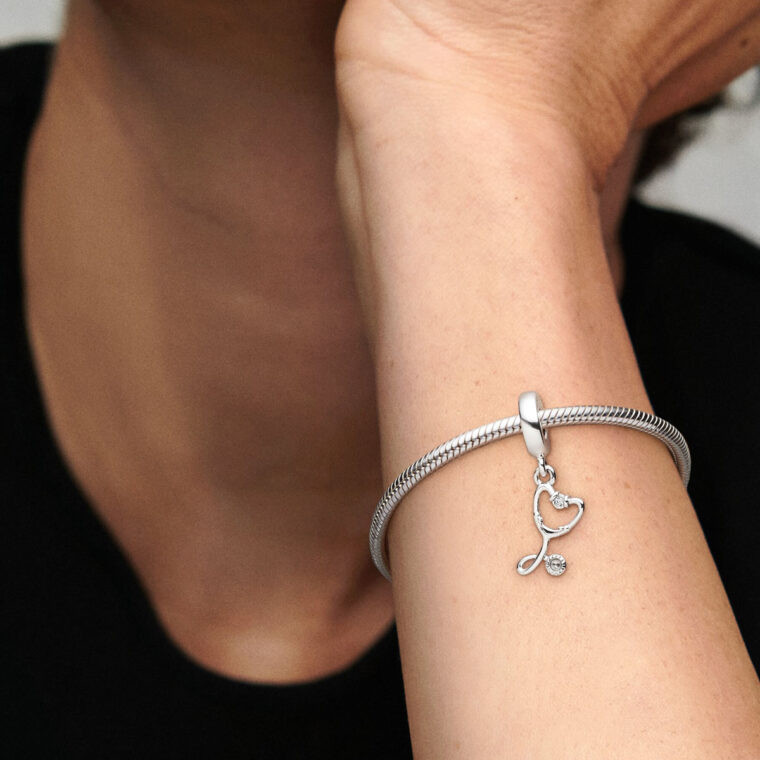 Charm Pandora con pendente stetoscopio
