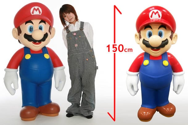 La statua gigante di Super Mario